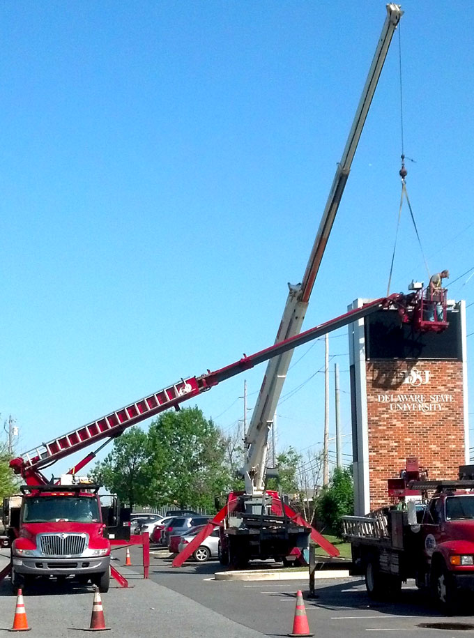 led-message-plylon_installations_kent-signs